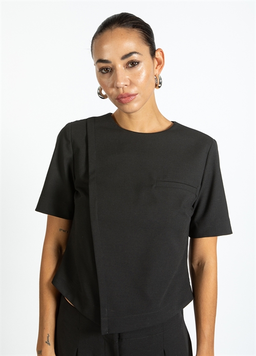 Black Top w. Pleat Details