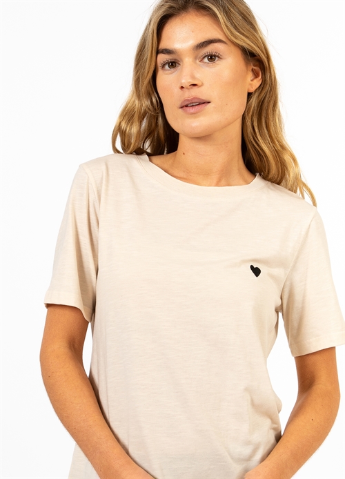Kiss Tee Creme Mid Sleeves