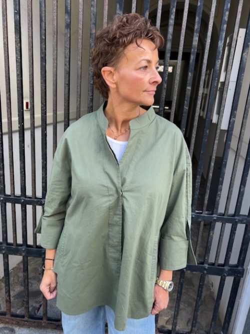 Luna Shirt Olive Green "Shoot for the Stars"
